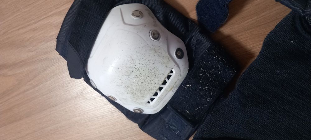 Кънки 37 номер и протектори S размер