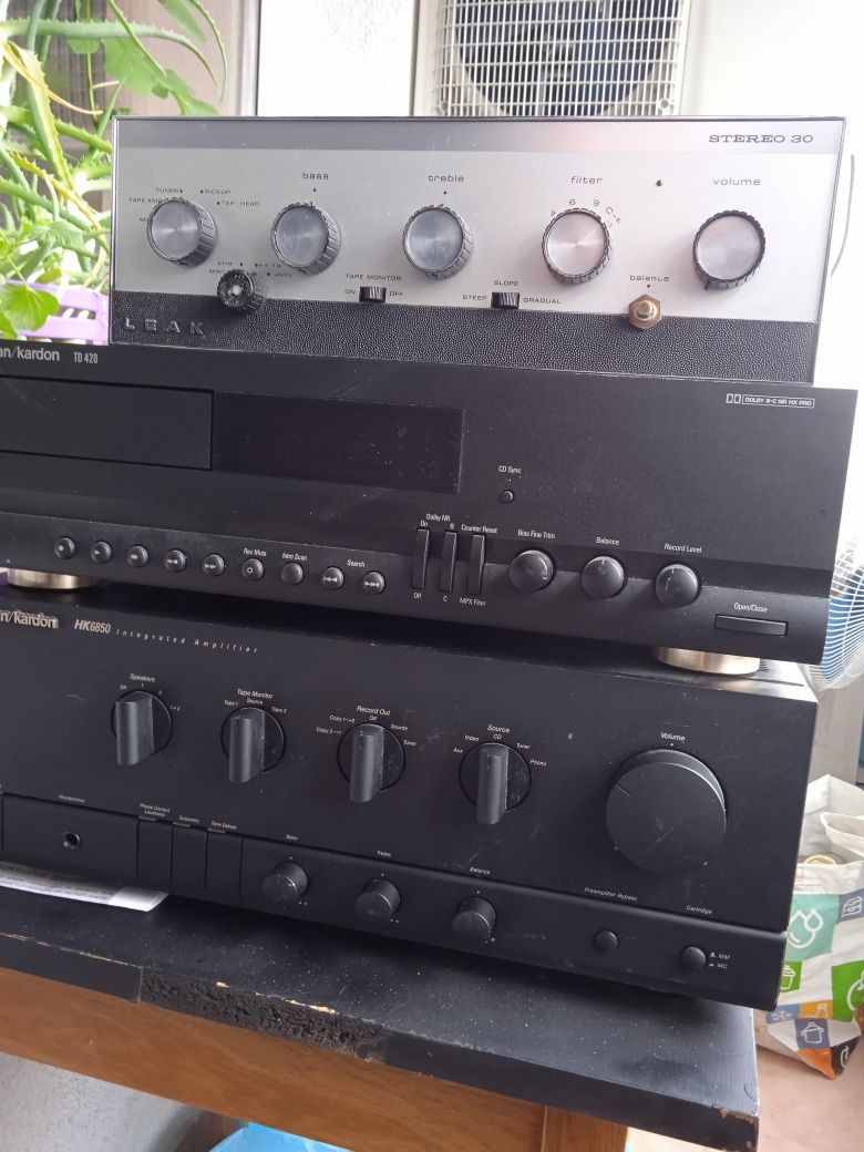 Harman, Leak, pioneer, sanyo amplif