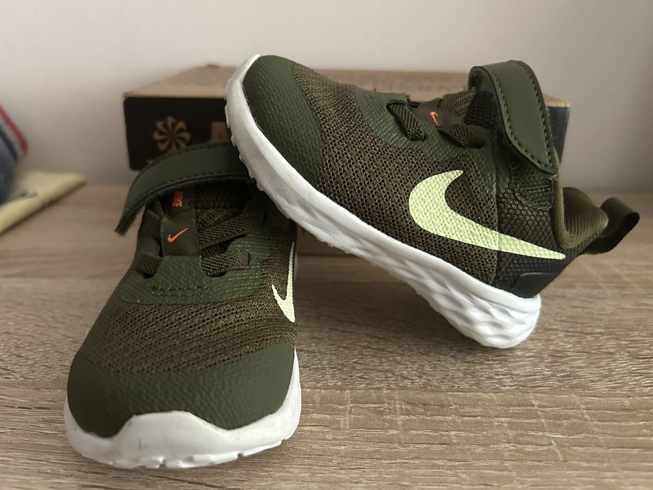 Маратонки за прохождане Nike Revolution 6