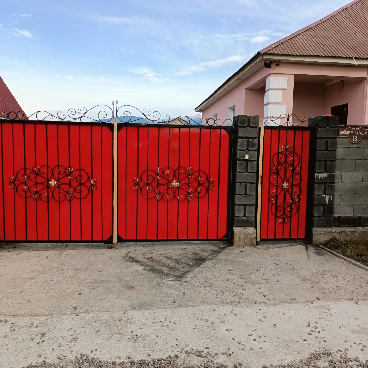 Покраска крыши, фасада здания, франтона, , забора, варот,