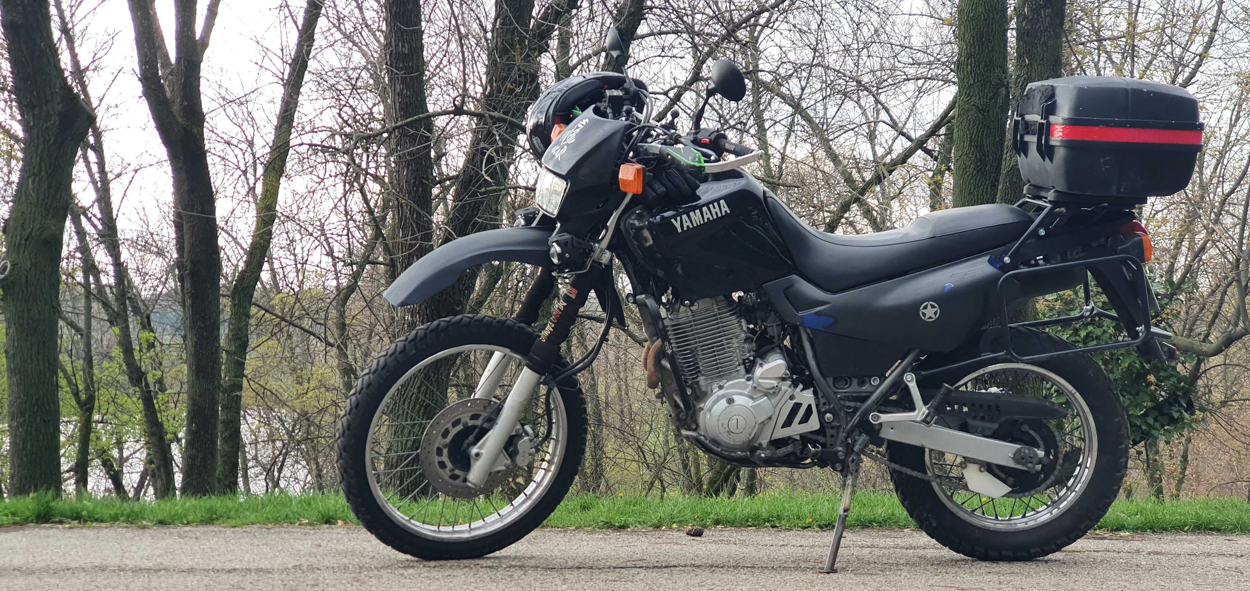 Motocicleta Yamaha XT 600E