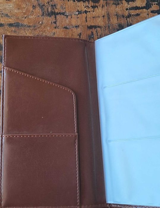 визитник изкуствена кожа кафяв луксозен за 72 визитки