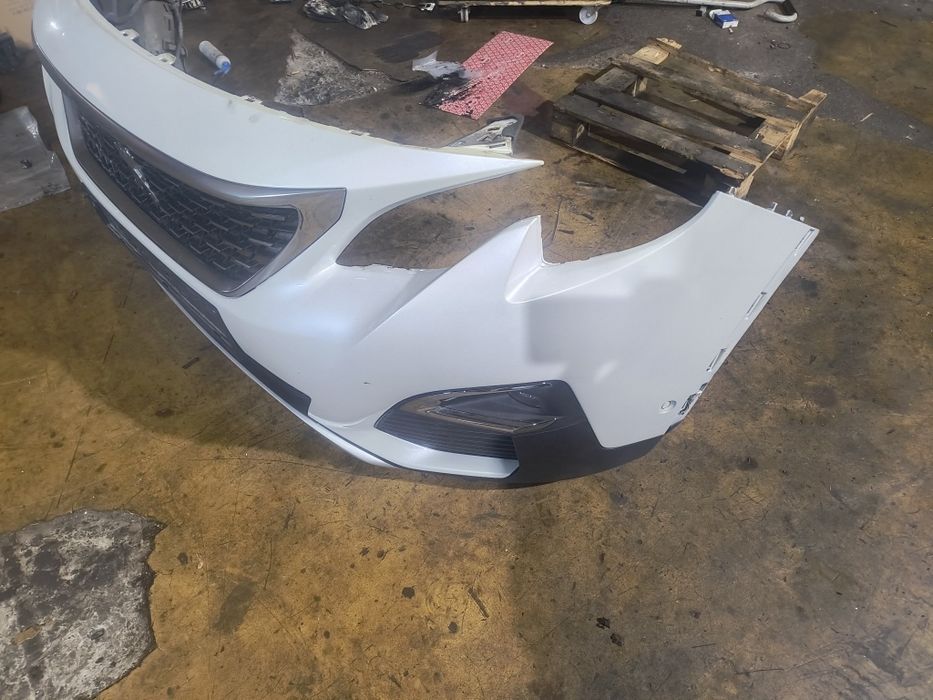 Peugeot 3008 предна броня кт