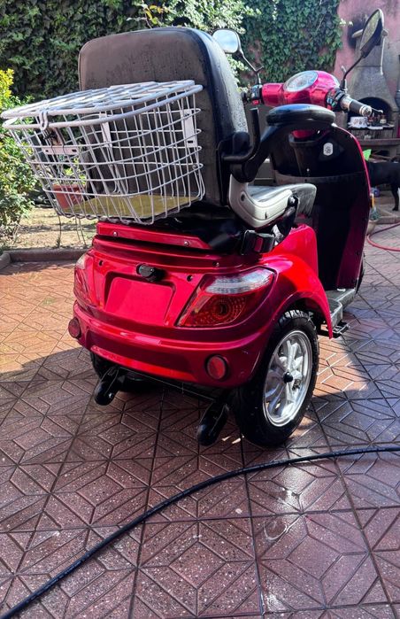 Scuter electric în stare foarte bună. Nu necesita permis .