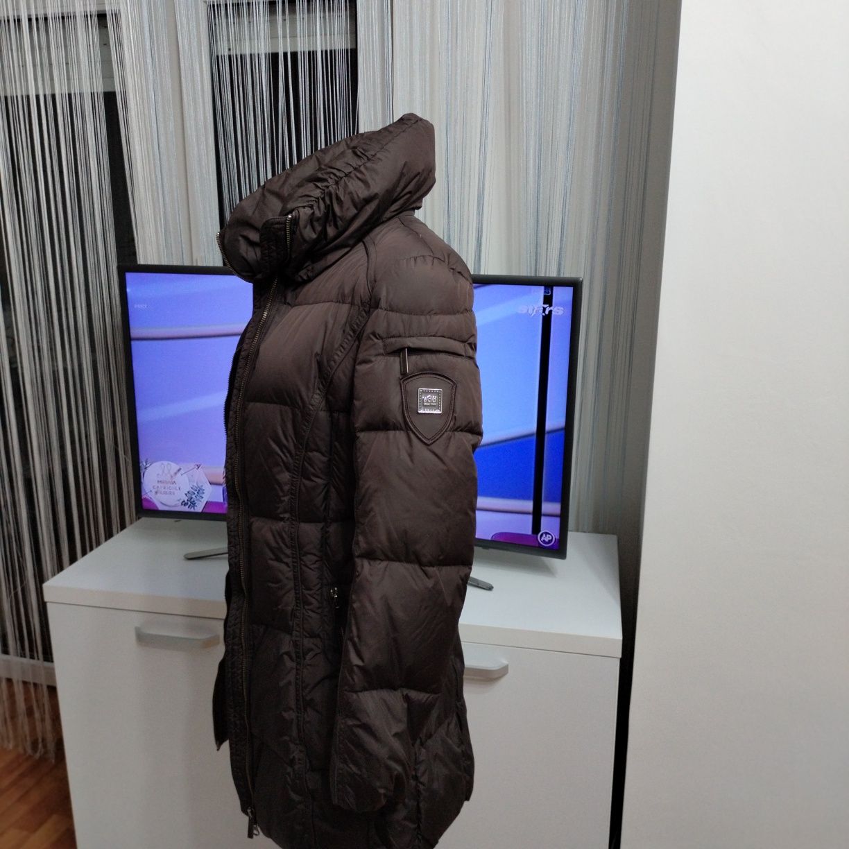 Geaca Armani Jeans cu puf pt femei