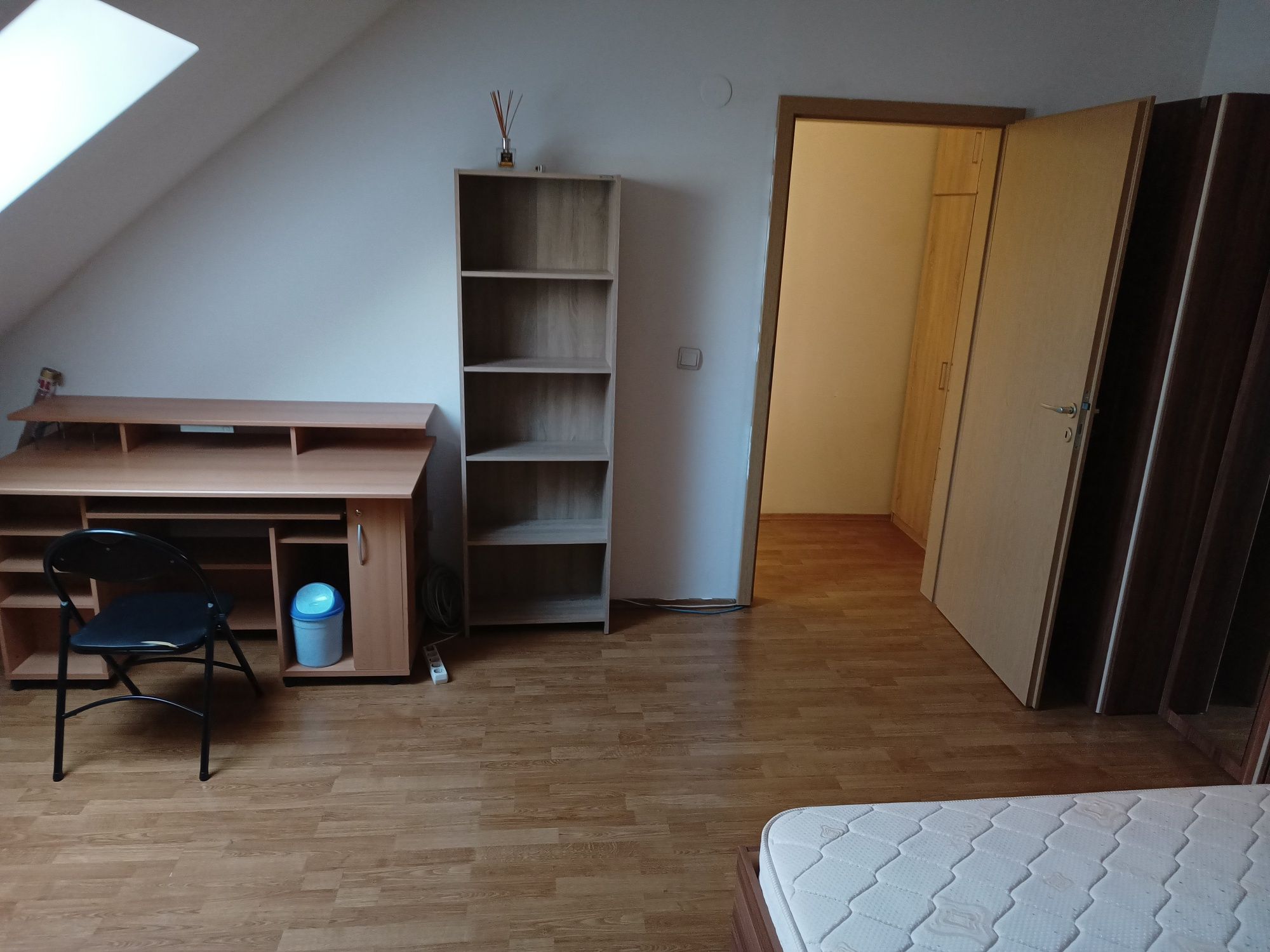 Închiriez apartament