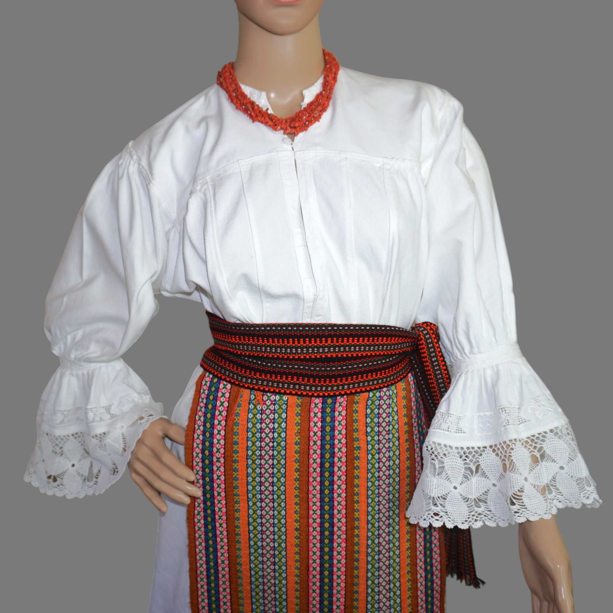 Costum popular vechi din zona Banat ,port popular autentic masura M