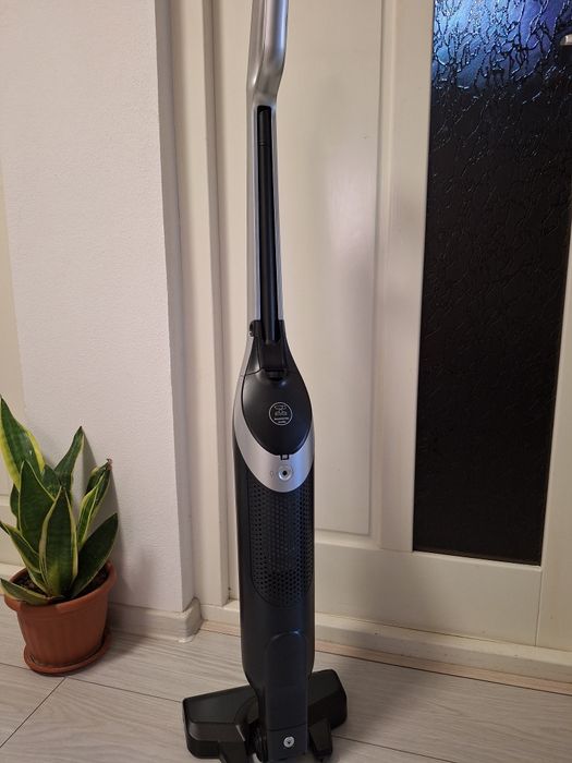 Aspirator vertical cu acumulator 2in1 Bosch