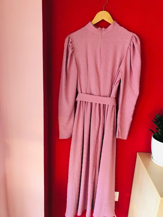 Дълга официална розова рокля с ръкав