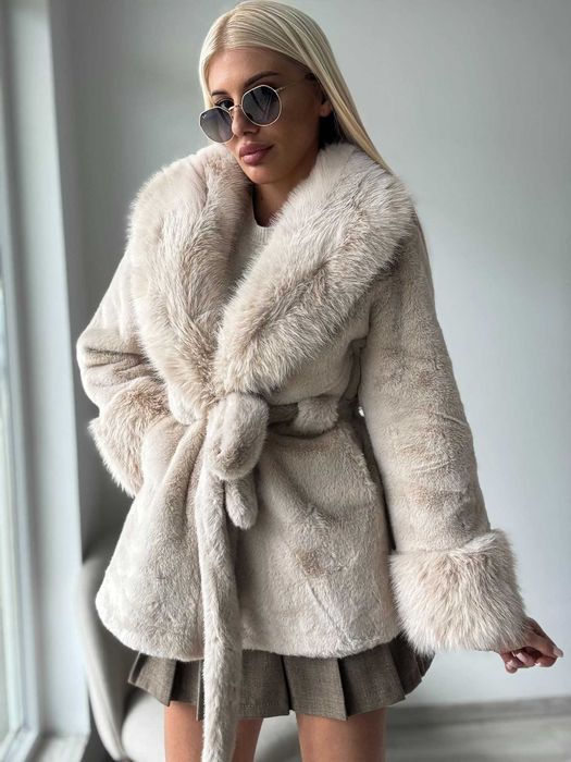 Дамско палто, бежов цвят