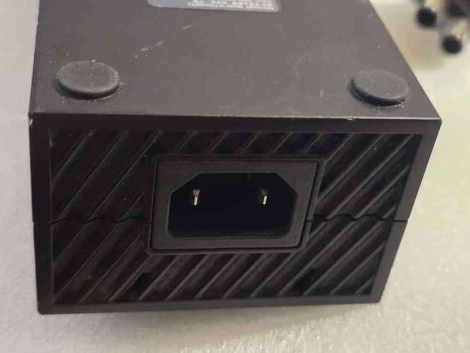 Alimentator Xbox One A12-220P1A, 12V - 17.9A, 220W - poze reale