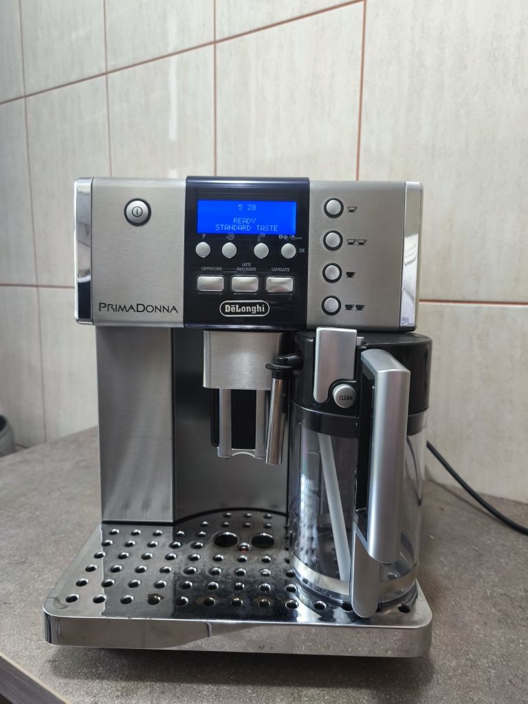 Espressor automat De'Longhi PrimaDonna Esam 6600 Made in Italy