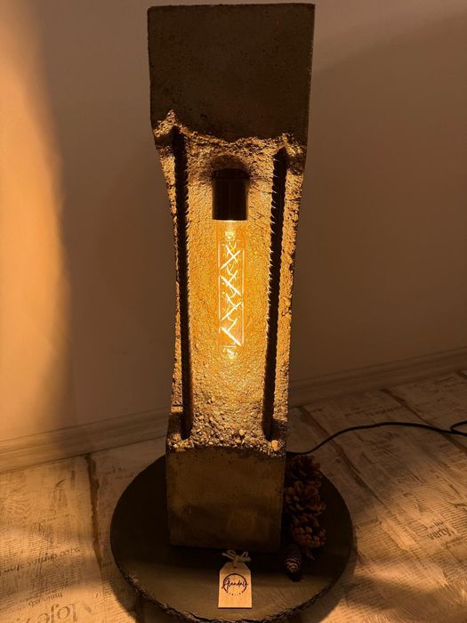 Lampă din beton armat – 60 cm, design brutalist industrial