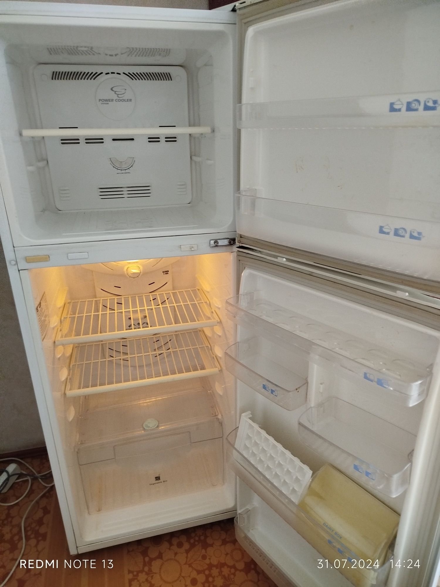 Холодильник SAMSUNG SR-30RMB, двухкамерный (300 л) в хорошем состоянии