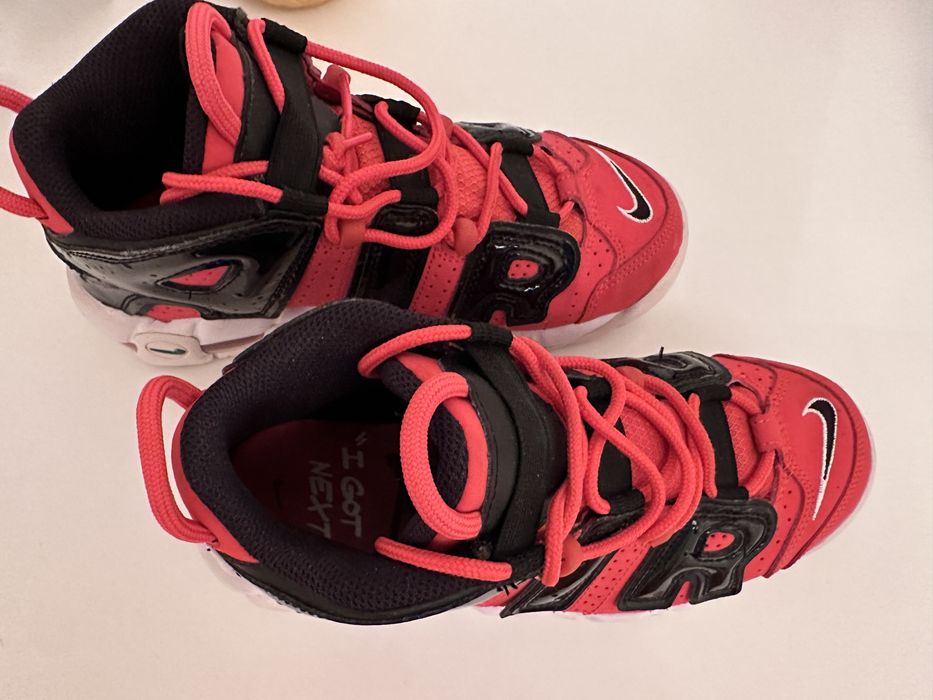 Nike Air dama, rosu si negru, marime 38, 24 cm.