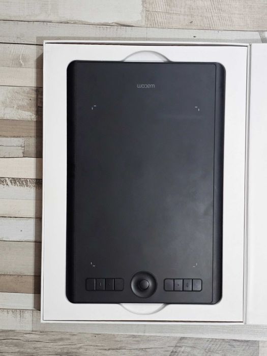 Tableta Grafica Wacom Intuos Pro PTH 660