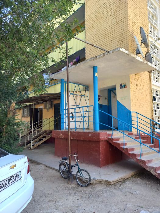 Uy sotiladi Navoiy viloyati zarafshon shahardan