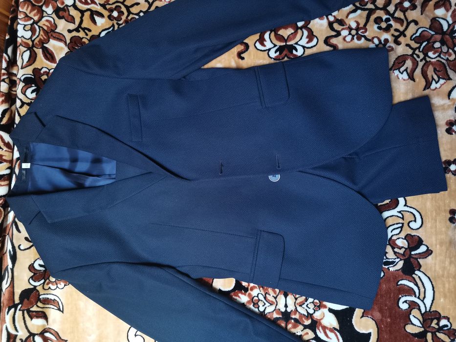 Vând costum băieții (mărimea 40)