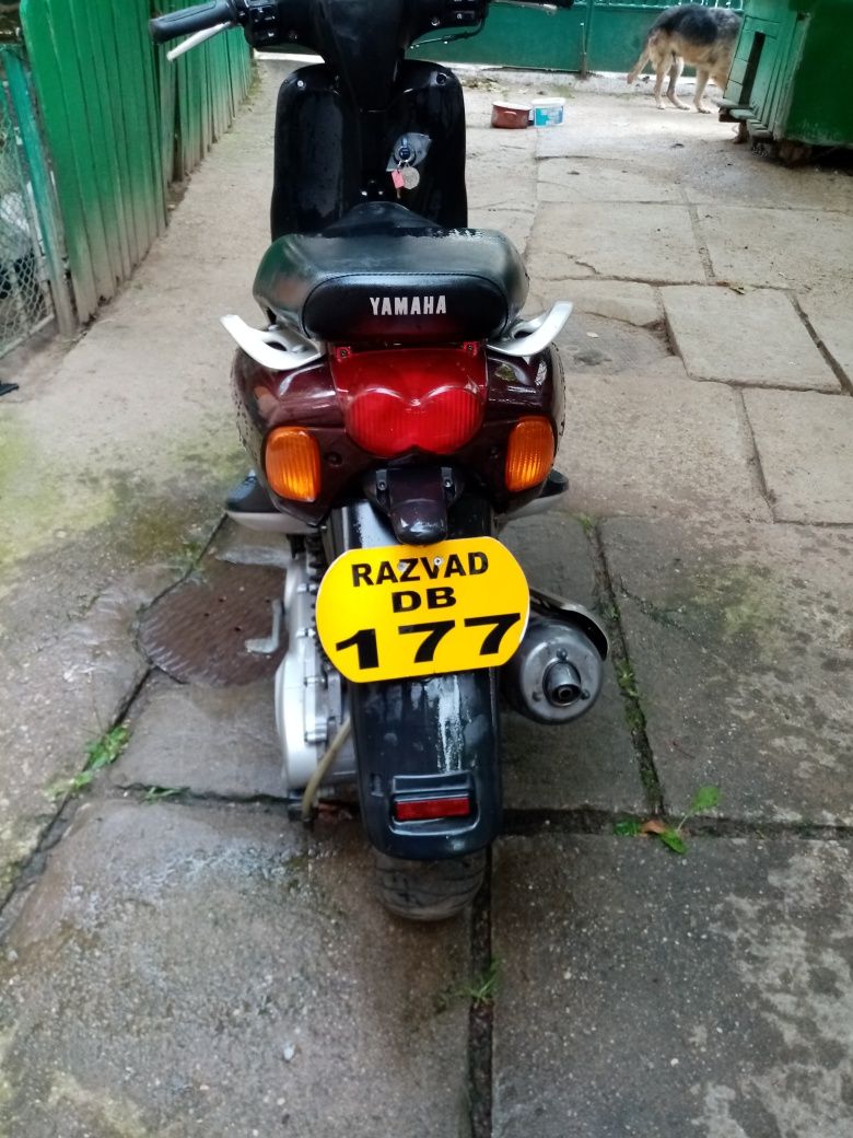 Vând scuter yamaha neos 100cm