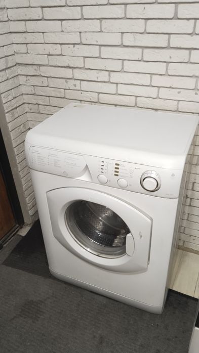 Продаю стиральную машину Аристон