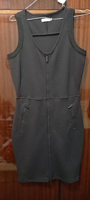 Продавам рокли подходящи за всякви поводи