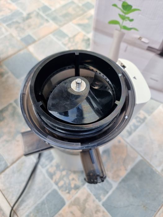 Storcator Panasonic MJ-L501KXE pentru fructe si legume , cu melc 1500W