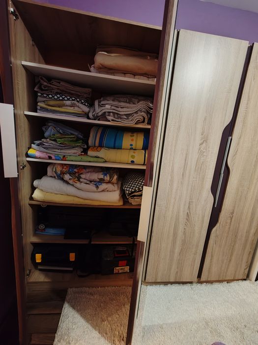 Продавам гардероб с 4 крила