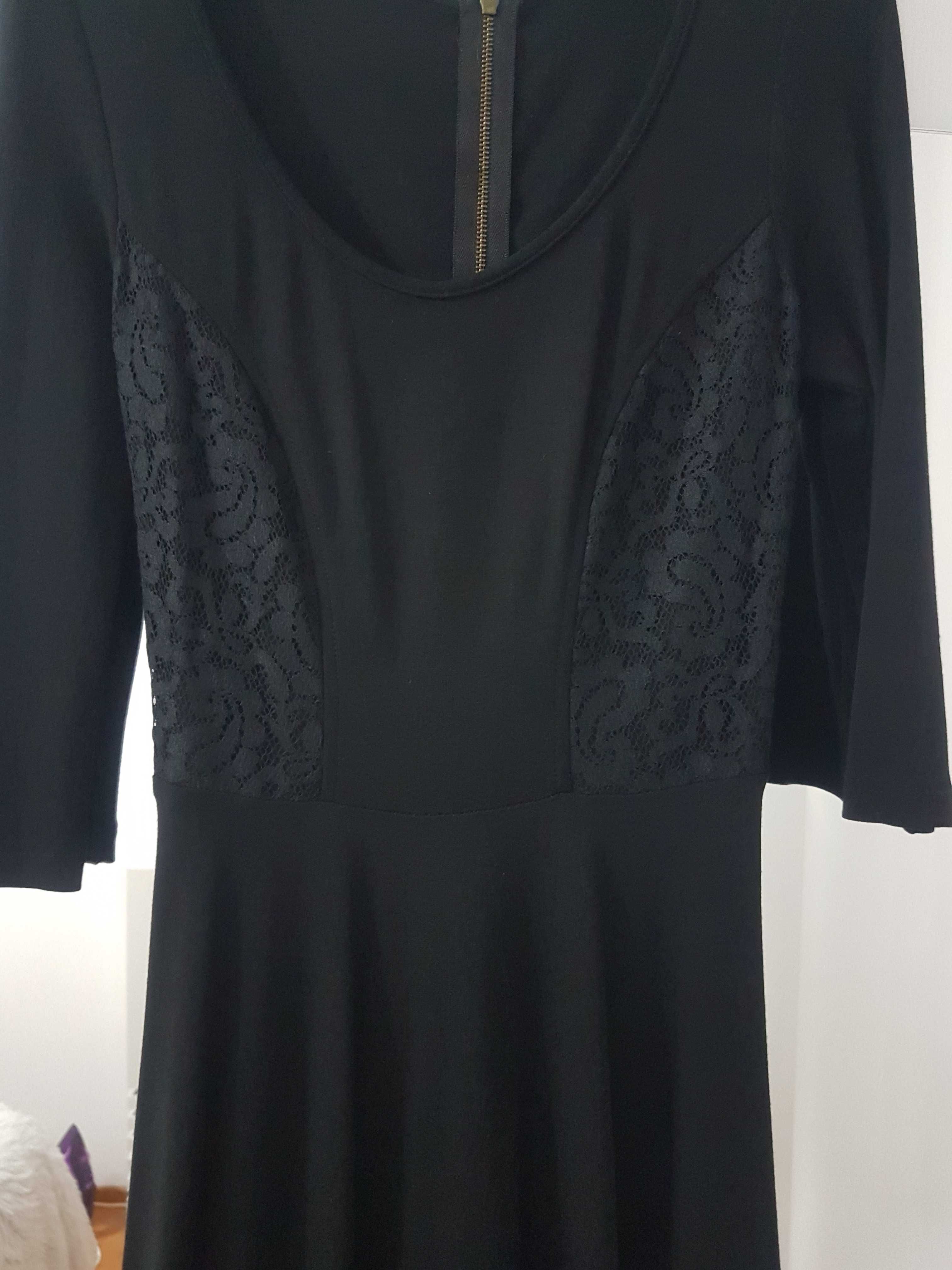 Rochie Bershka neagra, cu dantela pe lateral, marimea 36