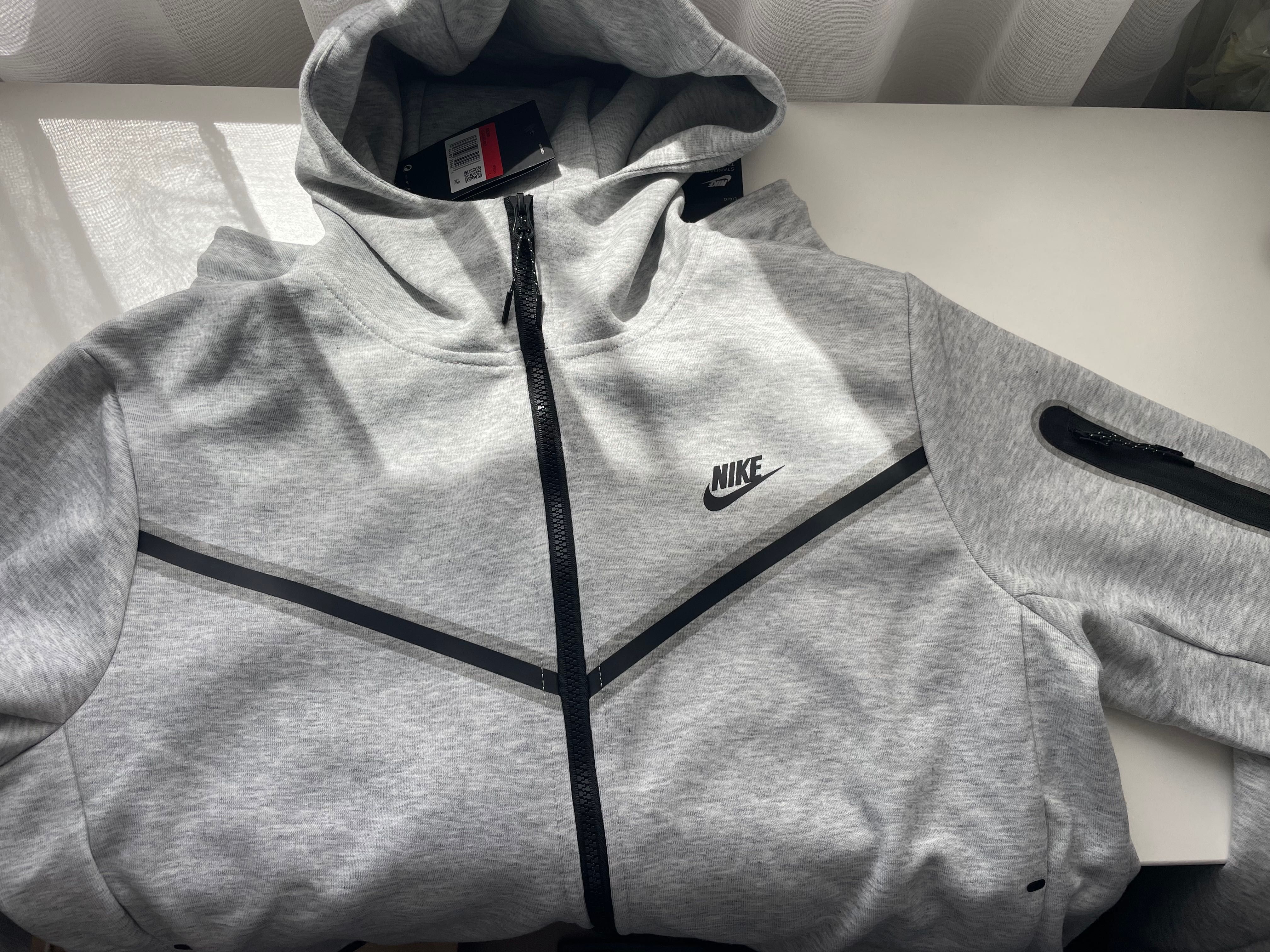 Чисто Нов Анцуг Nike Tech Fleece