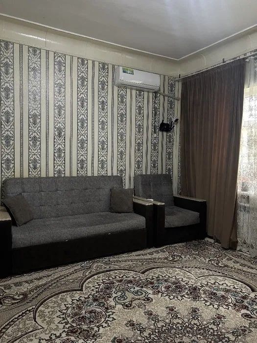 Срочно Продаётся 2х этажном доме 2х комнатная квартира Бадамзар