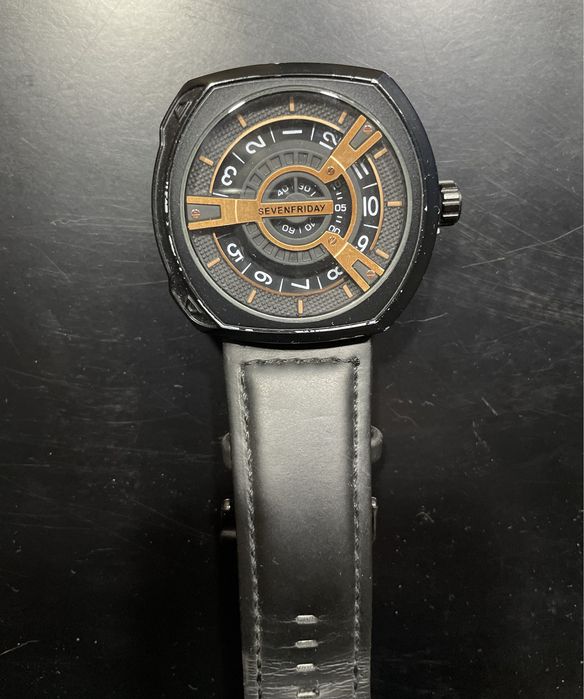 Часы Sevenfriday