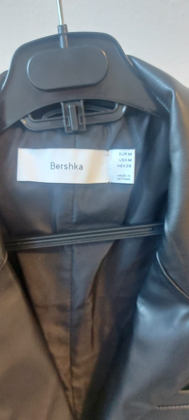 Дамско кожено яке bershka