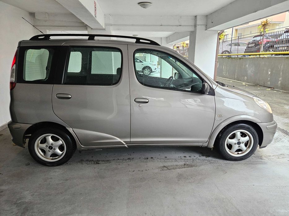 Toyota Yaris Verso, AC, senzori parcare, comenzi volan