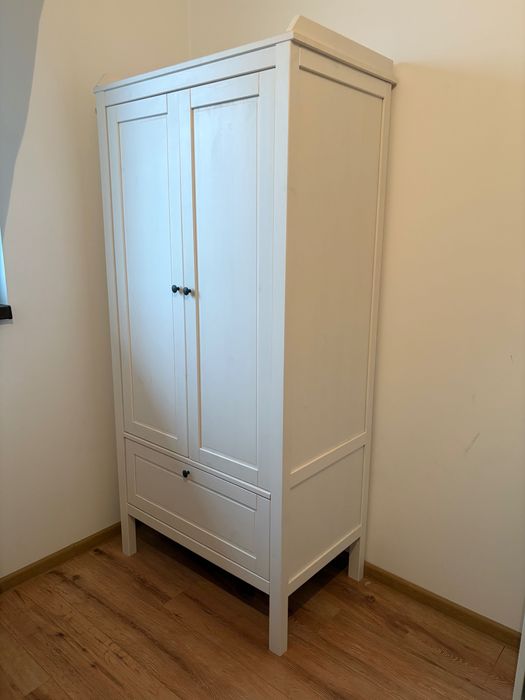 Dulap lemn pentru camera copilului