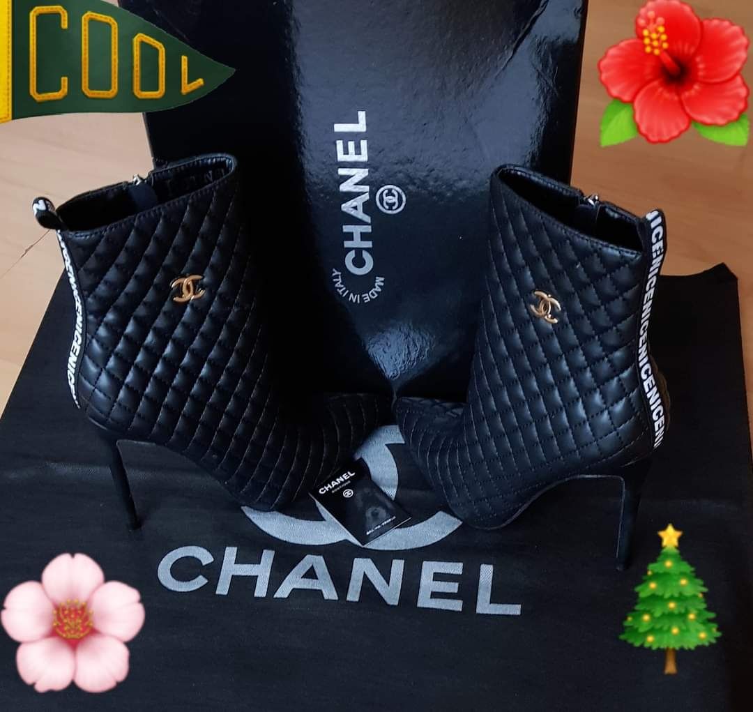 Botine Chanel new model import Franța ,logo metalic auriu ,saculet,