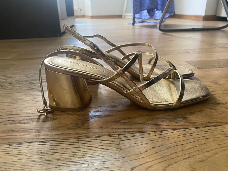 Tocuri aurii confortabile