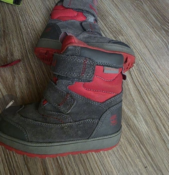 Incaltaminte + haine
Cizmele roz îmblănite 25 cm-20 ron
Cizmel