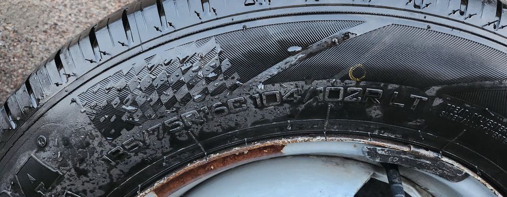 Шины с дисками  на Газель почти новыйновый 6 шт