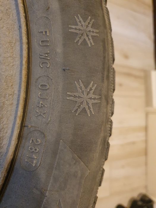 Roți iarnă R16 , Cauciucuri MICHELIN + jante tabla + capace