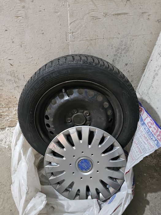 Set 4 anvelope iarnă Ford 205/55 R16 pe jante tablă + prezoane