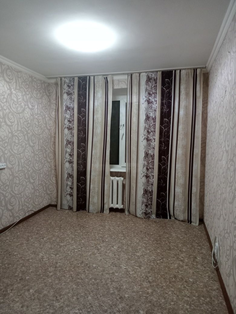 Сдаю -4-х.ком.кв. 6 мкр.