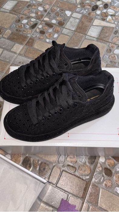 Продам НОВЫЕ! кроссовки 39 размер