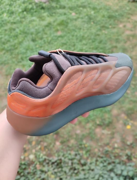 Adidas Yeezy 700 V3 Copper nr 37 1/3,41 1/3, 45 Origiali