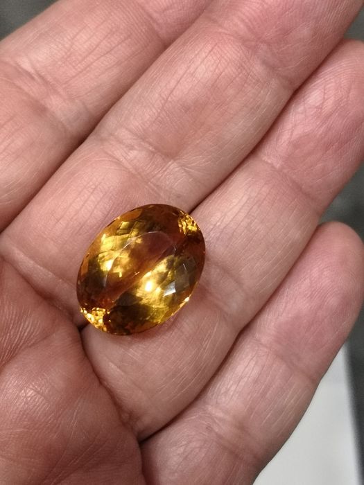 Vînd topaz imperial pentru montat în bijuterii