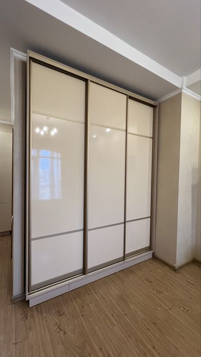 Шкаф купе, бежевый, плательный/с полками