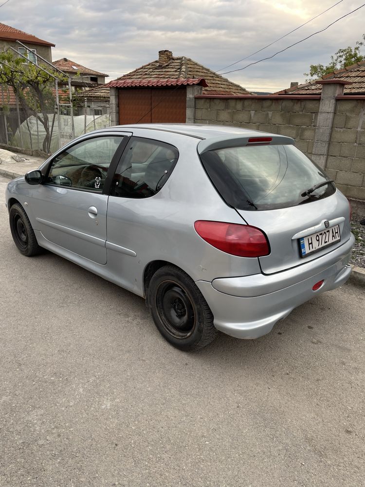 Peugeot 206 1.4 бензин
