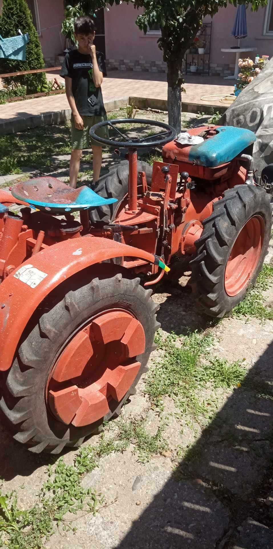 Vând tractor! Comuna Dorobanțu judetul Călărași.