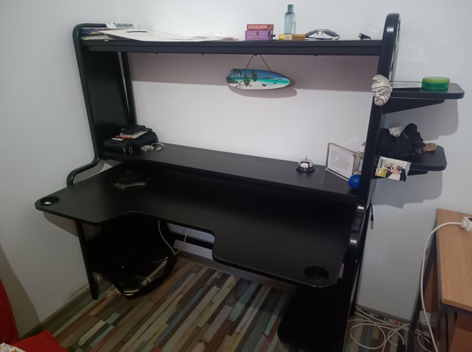 Birou gaming Fredde ikea