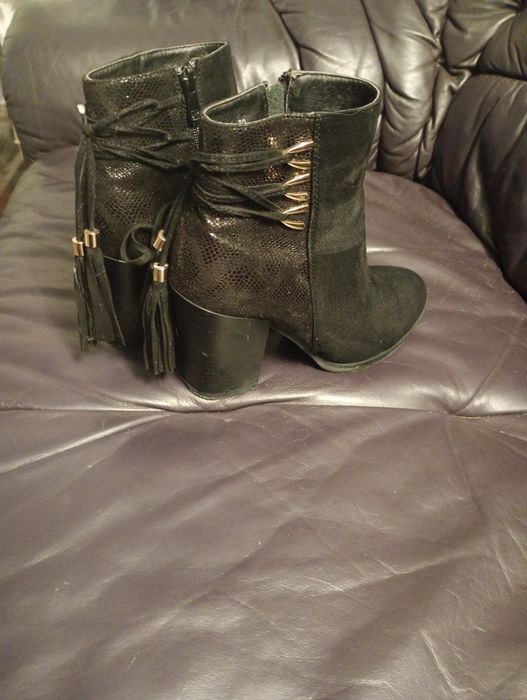 Ghete piele naturala, întoarsă pt ocazii, mărimea 39