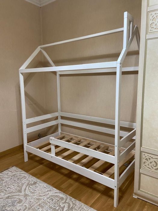 Кровать домик детский